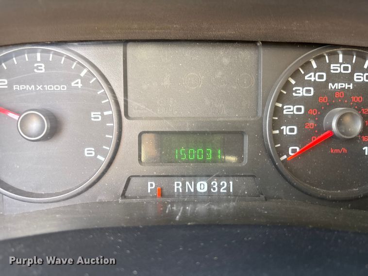 image for item EM5068 2006 Ford F350 Super Duty XL utility bed pickup truck