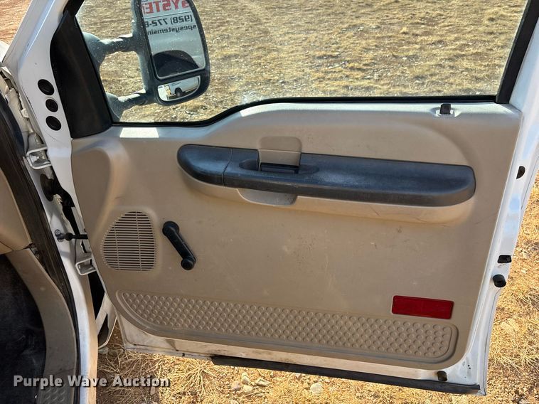 image for item EM5068 2006 Ford F350 Super Duty XL utility bed pickup truck