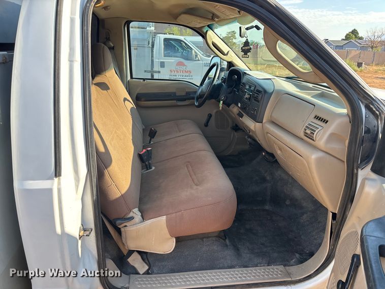 image for item EM5068 2006 Ford F350 Super Duty XL utility bed pickup truck