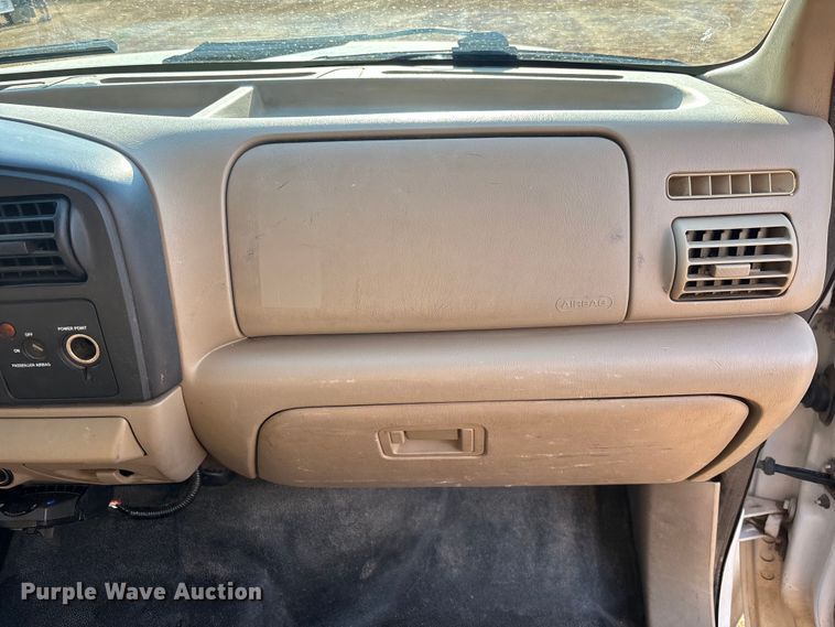 image for item EM5068 2006 Ford F350 Super Duty XL utility bed pickup truck