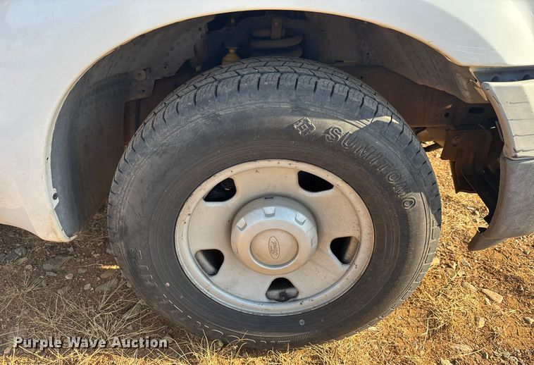 image for item EM5068 2006 Ford F350 Super Duty XL utility bed pickup truck