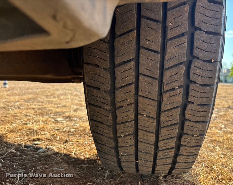 image for item EM5068 2006 Ford F350 Super Duty XL utility bed pickup truck