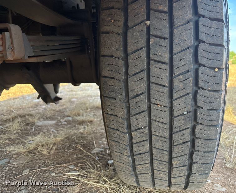 image for item EM5068 2006 Ford F350 Super Duty XL utility bed pickup truck