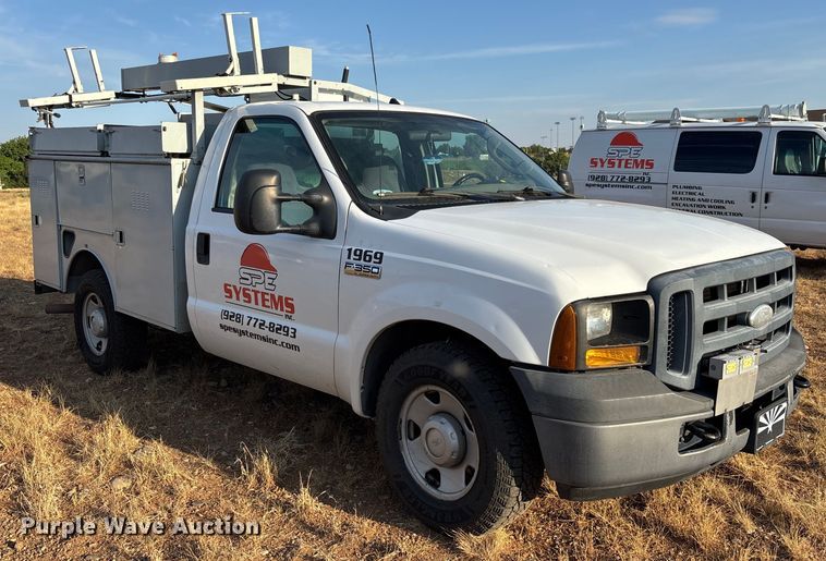 image for item EM5069 2006 Ford F350 Super Duty XL  utility bed pickup truck