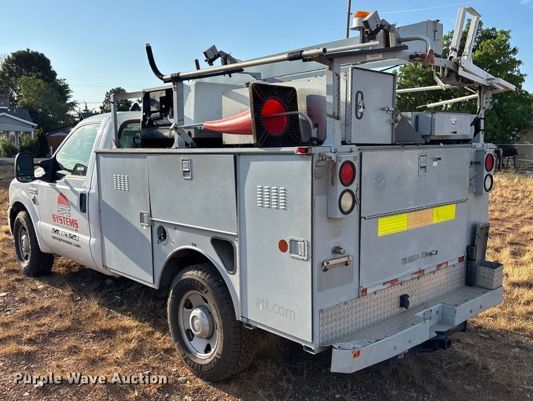 image for item EM5069 2006 Ford F350 Super Duty XL  utility bed pickup truck