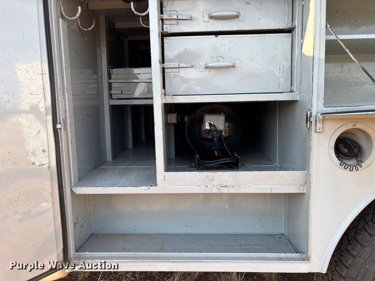 image for item EM5069 2006 Ford F350 Super Duty XL  utility bed pickup truck