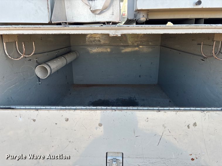 image for item EM5069 2006 Ford F350 Super Duty XL  utility bed pickup truck