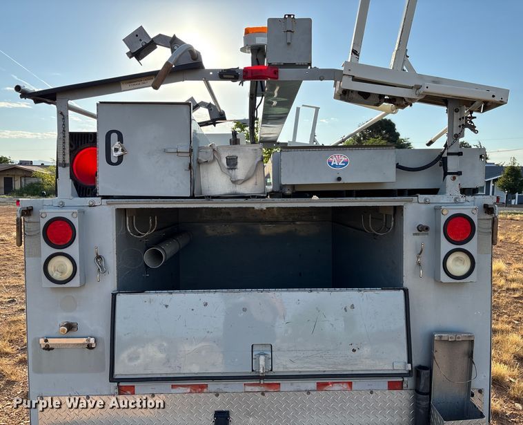 image for item EM5069 2006 Ford F350 Super Duty XL  utility bed pickup truck