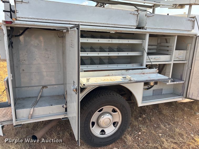 image for item EM5069 2006 Ford F350 Super Duty XL  utility bed pickup truck