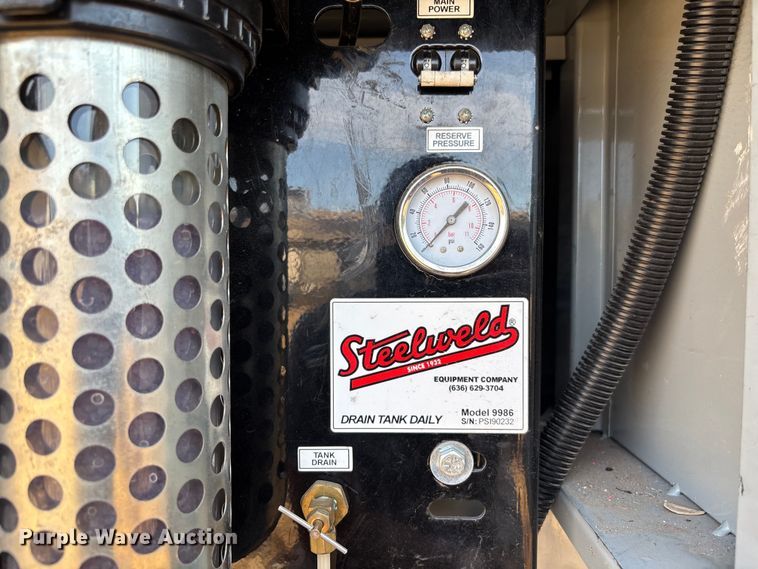 image for item EM5069 2006 Ford F350 Super Duty XL  utility bed pickup truck