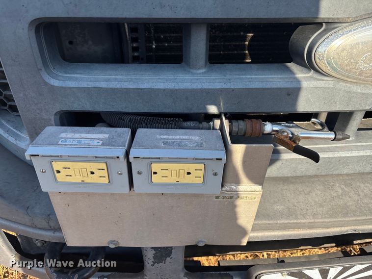 image for item EM5069 2006 Ford F350 Super Duty XL  utility bed pickup truck