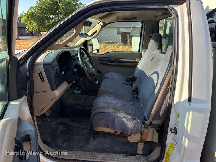 image for item EM5069 2006 Ford F350 Super Duty XL  utility bed pickup truck