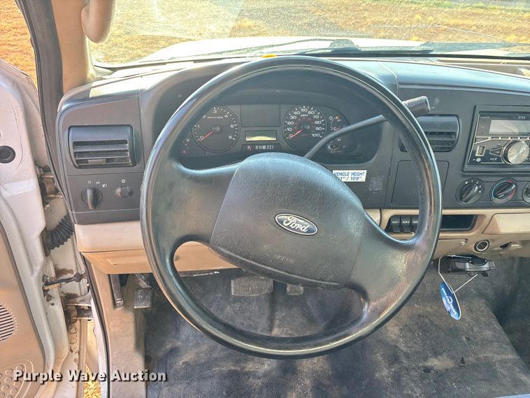 image for item EM5069 2006 Ford F350 Super Duty XL  utility bed pickup truck