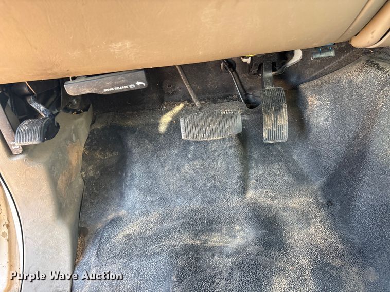 image for item EM5069 2006 Ford F350 Super Duty XL  utility bed pickup truck