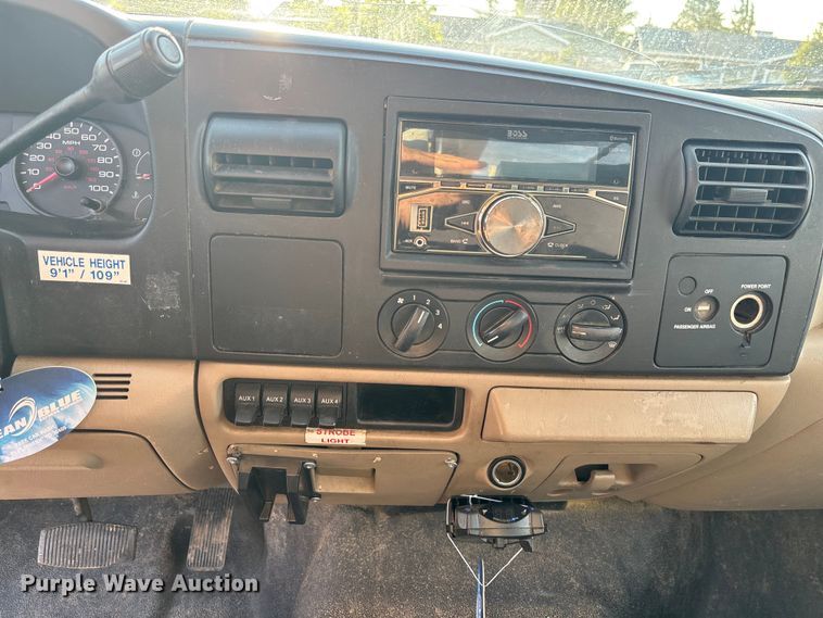 image for item EM5069 2006 Ford F350 Super Duty XL  utility bed pickup truck