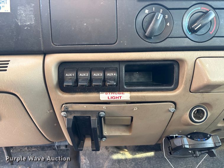 image for item EM5069 2006 Ford F350 Super Duty XL  utility bed pickup truck