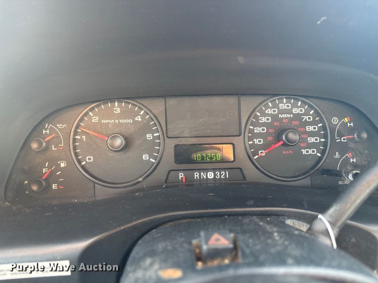 image for item EM5069 2006 Ford F350 Super Duty XL  utility bed pickup truck