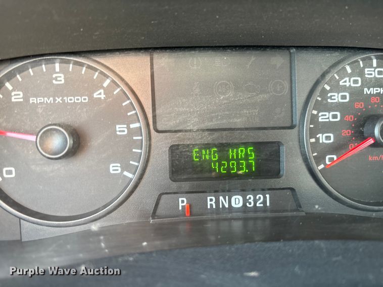 image for item EM5069 2006 Ford F350 Super Duty XL  utility bed pickup truck