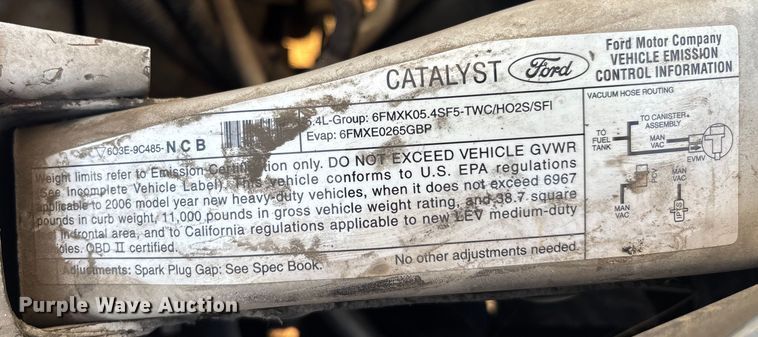 image for item EM5069 2006 Ford F350 Super Duty XL  utility bed pickup truck