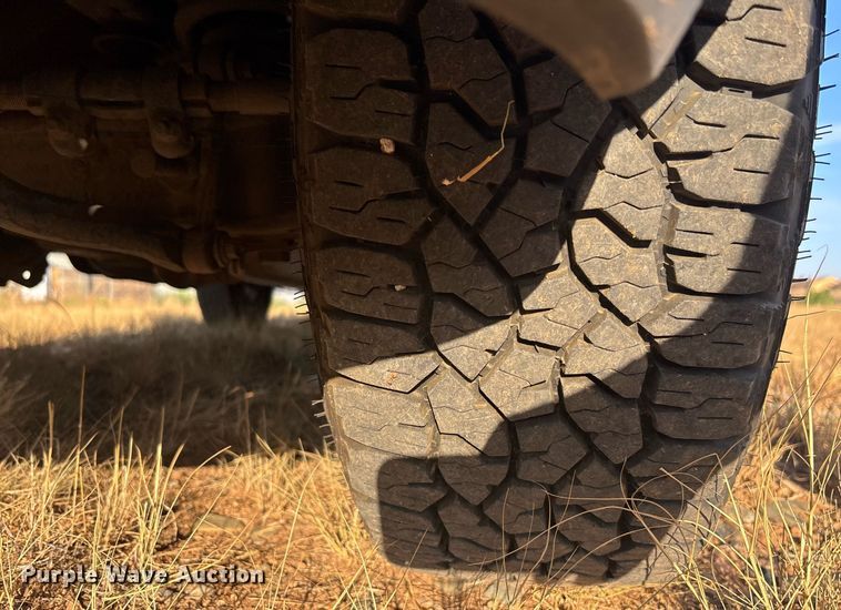 image for item EM5069 2006 Ford F350 Super Duty XL  utility bed pickup truck