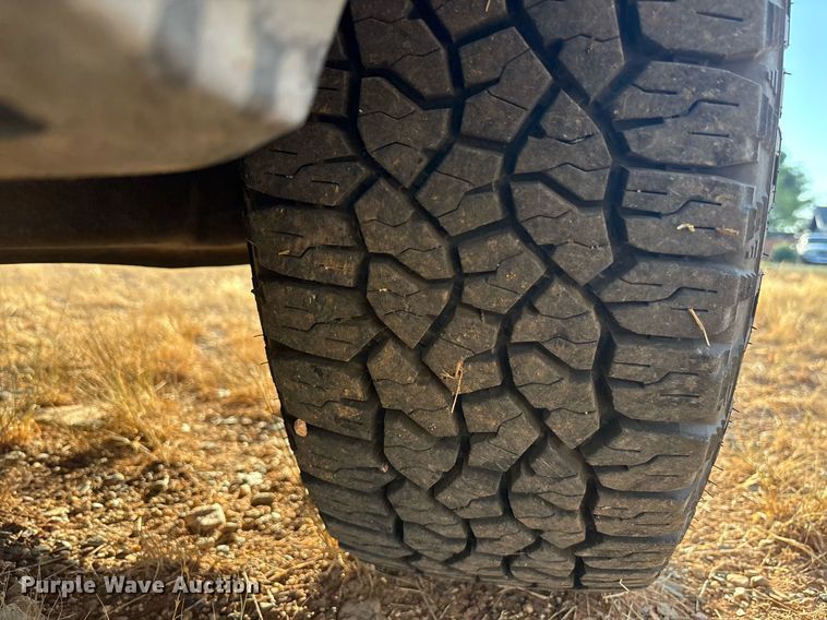 image for item EM5069 2006 Ford F350 Super Duty XL  utility bed pickup truck