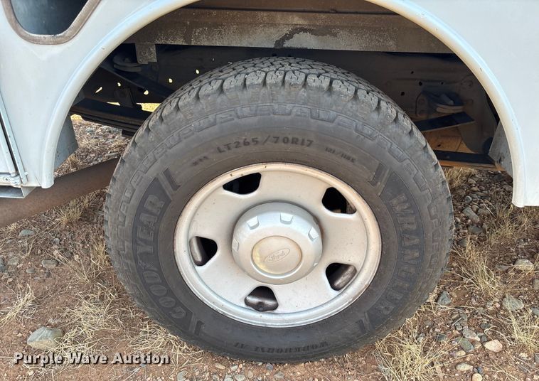 image for item EM5069 2006 Ford F350 Super Duty XL  utility bed pickup truck