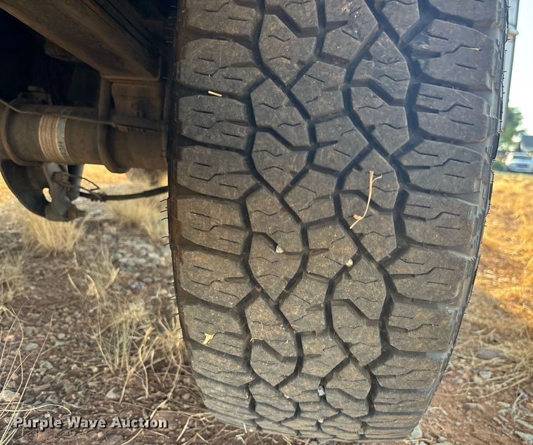 image for item EM5069 2006 Ford F350 Super Duty XL  utility bed pickup truck