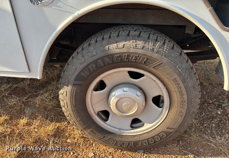 image for item EM5069 2006 Ford F350 Super Duty XL  utility bed pickup truck