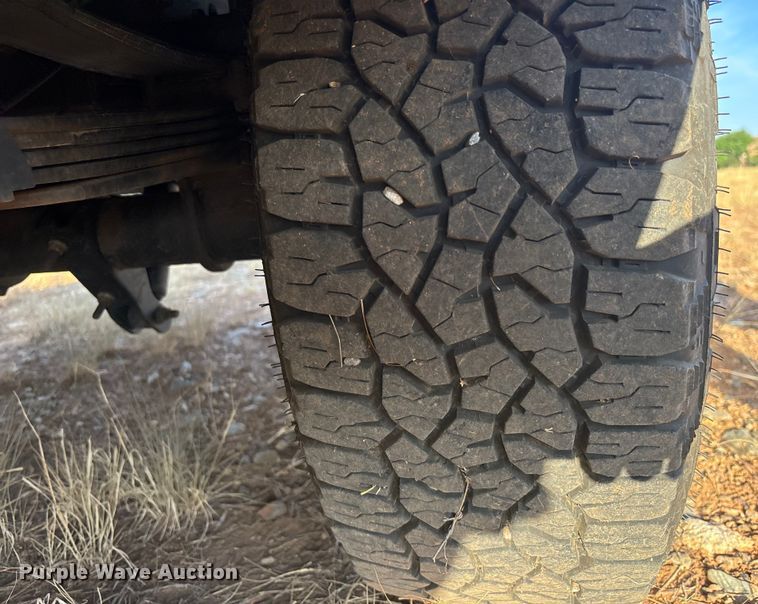 image for item EM5069 2006 Ford F350 Super Duty XL  utility bed pickup truck