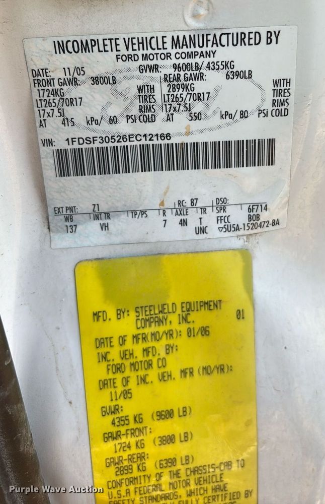 image for item EM5069 2006 Ford F350 Super Duty XL  utility bed pickup truck