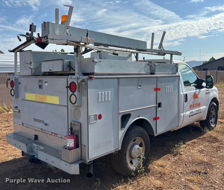 image for item EM5071 2006 Ford F350 Super Duty XL  utility bed pickup truck