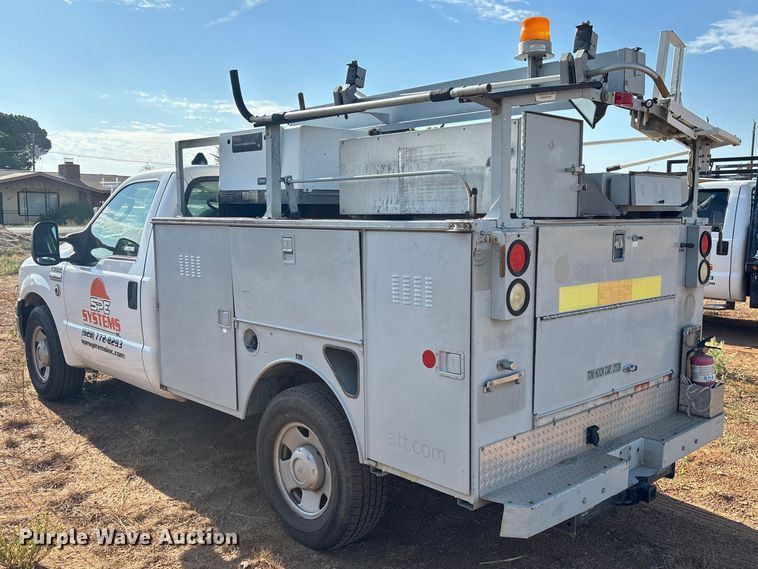 image for item EM5071 2006 Ford F350 Super Duty XL  utility bed pickup truck