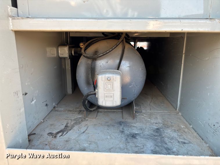 image for item EM5071 2006 Ford F350 Super Duty XL  utility bed pickup truck