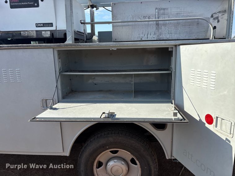 image for item EM5071 2006 Ford F350 Super Duty XL  utility bed pickup truck