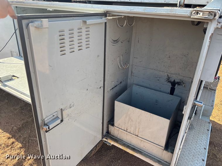 image for item EM5071 2006 Ford F350 Super Duty XL  utility bed pickup truck