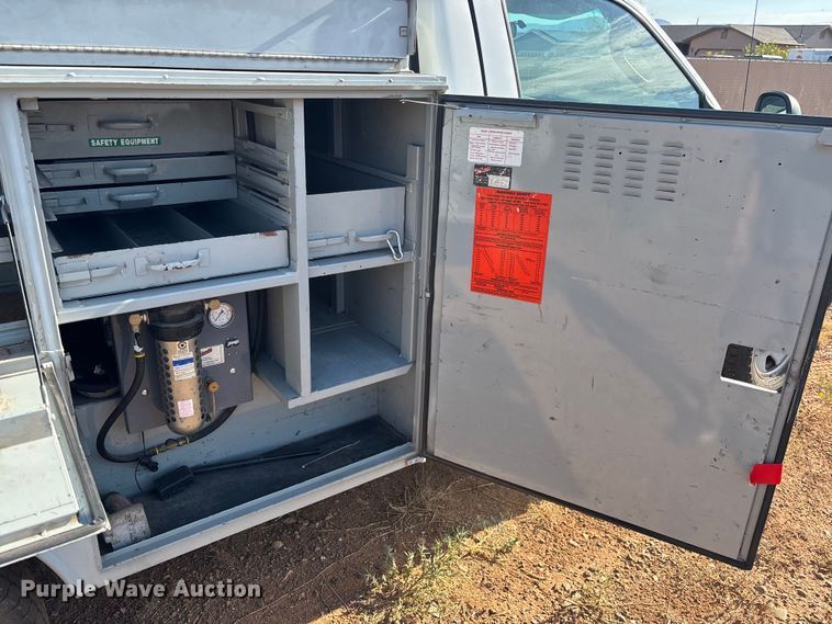 image for item EM5071 2006 Ford F350 Super Duty XL  utility bed pickup truck