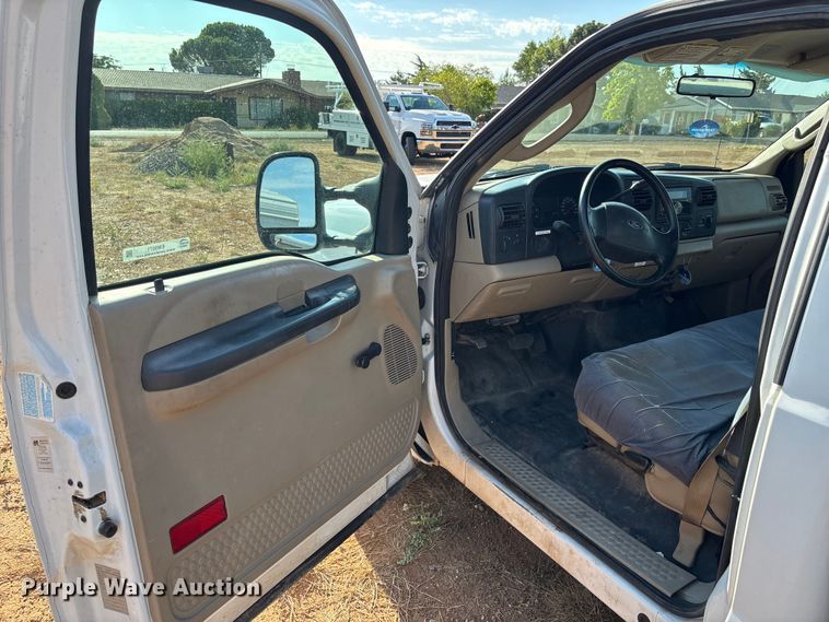 image for item EM5071 2006 Ford F350 Super Duty XL  utility bed pickup truck