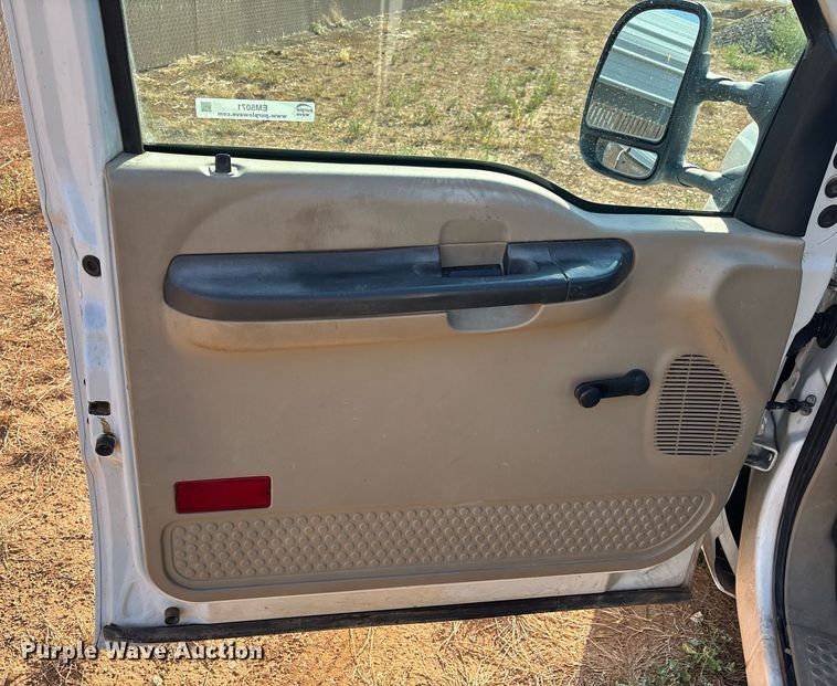 image for item EM5071 2006 Ford F350 Super Duty XL  utility bed pickup truck