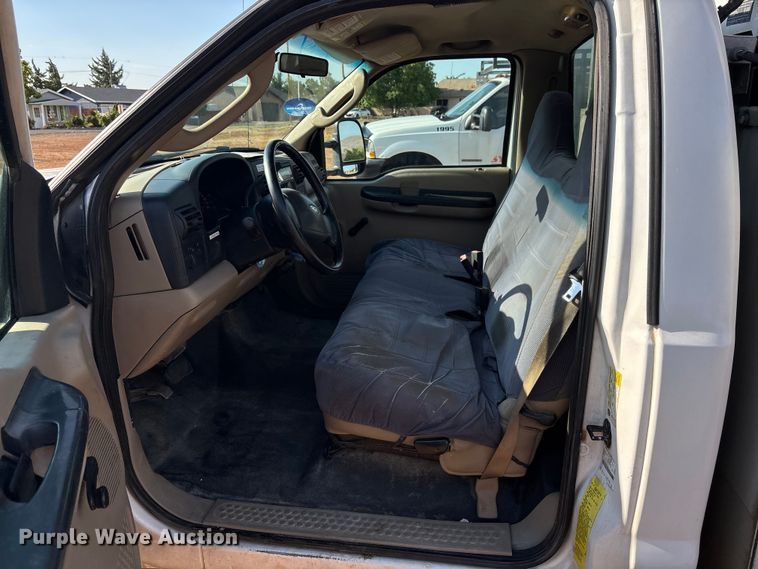 image for item EM5071 2006 Ford F350 Super Duty XL  utility bed pickup truck