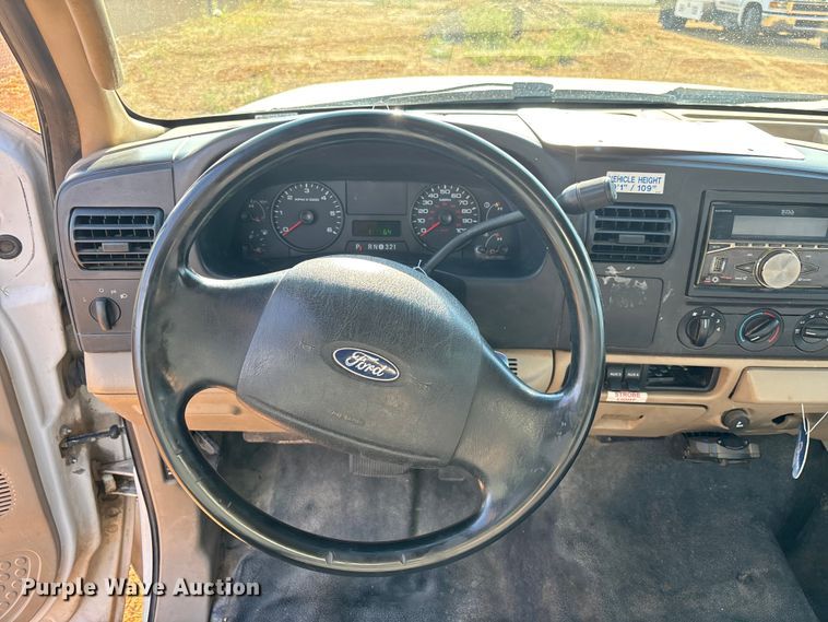 image for item EM5071 2006 Ford F350 Super Duty XL  utility bed pickup truck