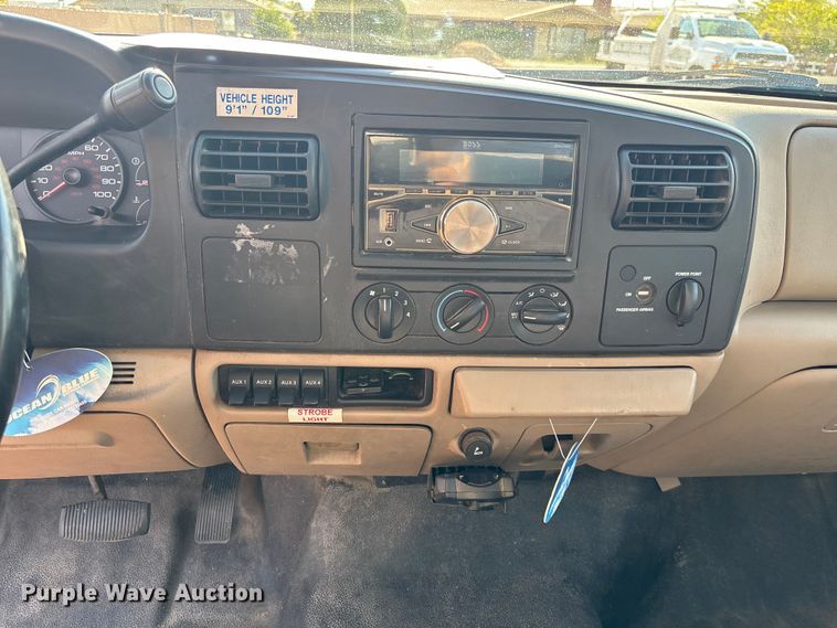 image for item EM5071 2006 Ford F350 Super Duty XL  utility bed pickup truck