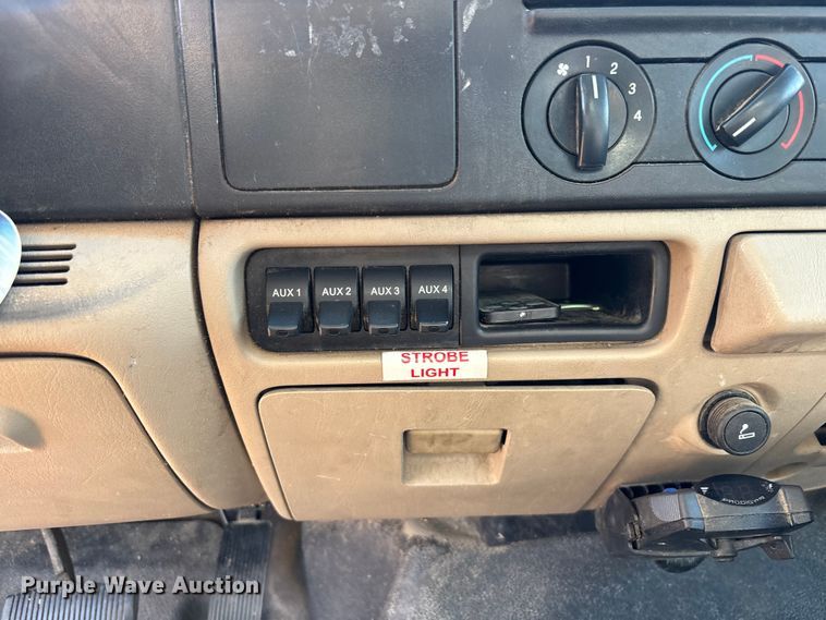 image for item EM5071 2006 Ford F350 Super Duty XL  utility bed pickup truck