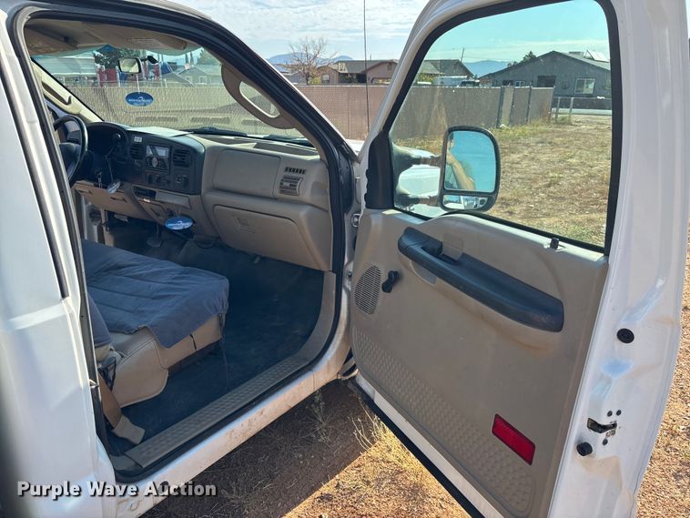 image for item EM5071 2006 Ford F350 Super Duty XL  utility bed pickup truck