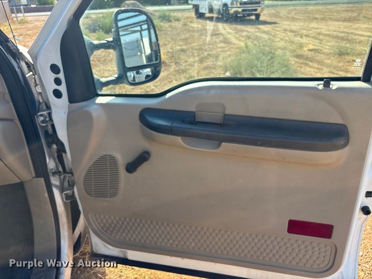 image for item EM5071 2006 Ford F350 Super Duty XL  utility bed pickup truck