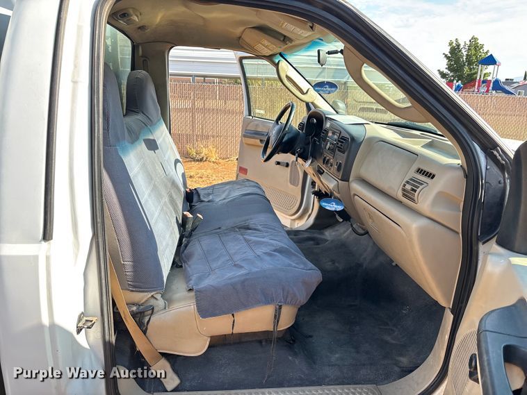 image for item EM5071 2006 Ford F350 Super Duty XL  utility bed pickup truck