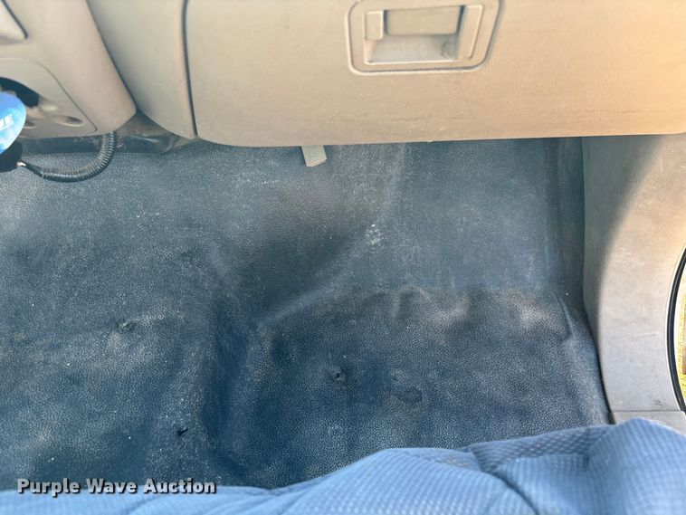 image for item EM5071 2006 Ford F350 Super Duty XL  utility bed pickup truck