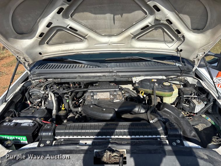 image for item EM5071 2006 Ford F350 Super Duty XL  utility bed pickup truck