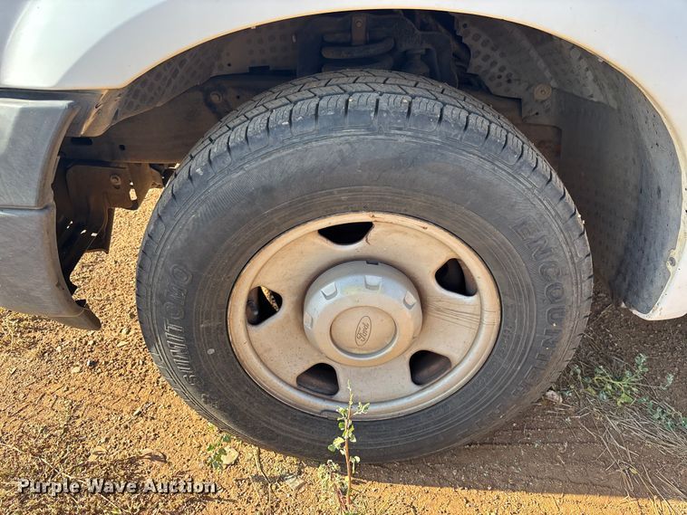 image for item EM5071 2006 Ford F350 Super Duty XL  utility bed pickup truck