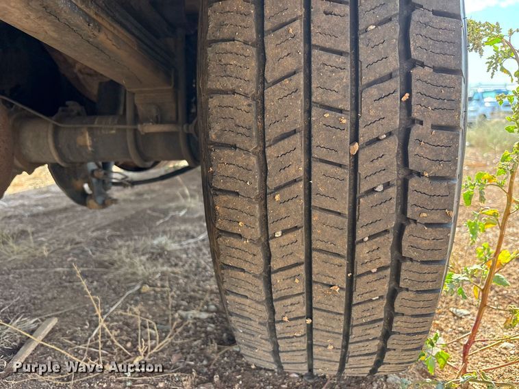 image for item EM5071 2006 Ford F350 Super Duty XL  utility bed pickup truck