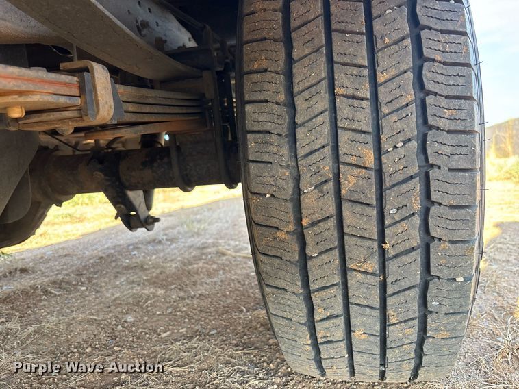 image for item EM5071 2006 Ford F350 Super Duty XL  utility bed pickup truck